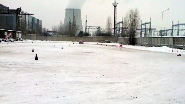 Управляемый занос автомобиля зимой. драйв клуб Карбон
