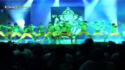 Suhana Khan performs as SRK and Gauri watch!