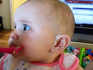 鱷梨真的這麼難吃？　嬰兒面露「超成熟噁心臉