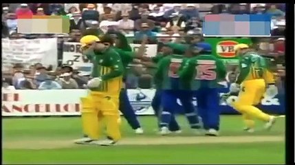 Shahid Afridi Dangerous Bowling vs Australia