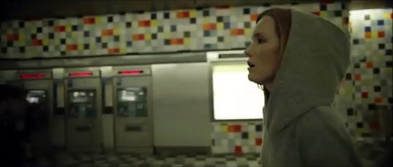 Sweat capuche gonflable ! Faites vos siestes n'importe où avec cette invention.