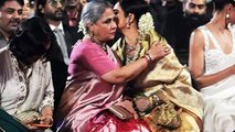 Rekha & Jaya Bachchan Hug Each Other At Star Screen Awards 2016
