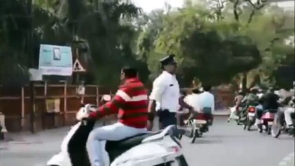 India _ Policeman who dances like Michael Jackson