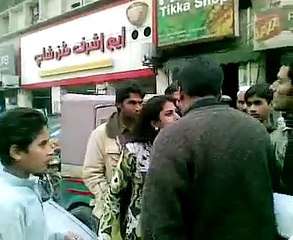 GIRL FIGHTING IN GULBERG LAHORE