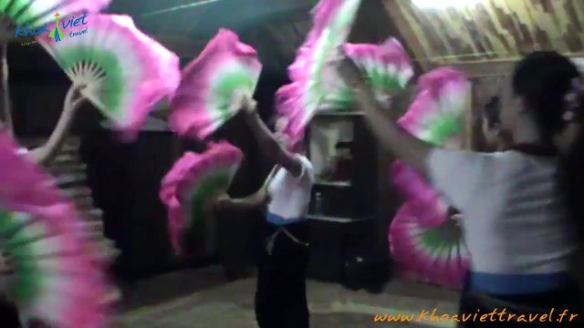 Discovery traditional dances of ethnies Thai à Mai Chau - Vietnam Travel