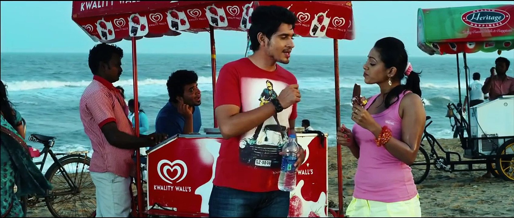 Panivizhum Nilavu Official Trailer