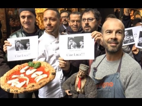 Napoli - Te piace 'o presepio? , flash mob per Luca De Filippo (04.12.15)