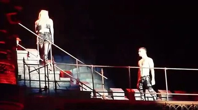 Lady Gaga vomit en plein concert à Barcelone