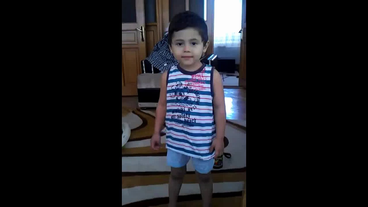 düz duvara tırmanan çocuk - Burdur'un Sesleri