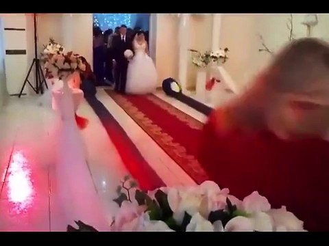 دلہا اور دُلہن کا الیسا استقبال آپ نے پہلے کبھی نہ دیکھا ہو گا ۔۔۔ کمال ہے