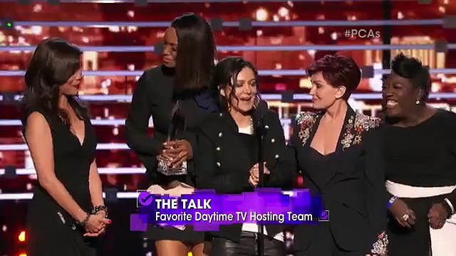 An unwanted guest grabs the mic at People's Choice Awards 2016