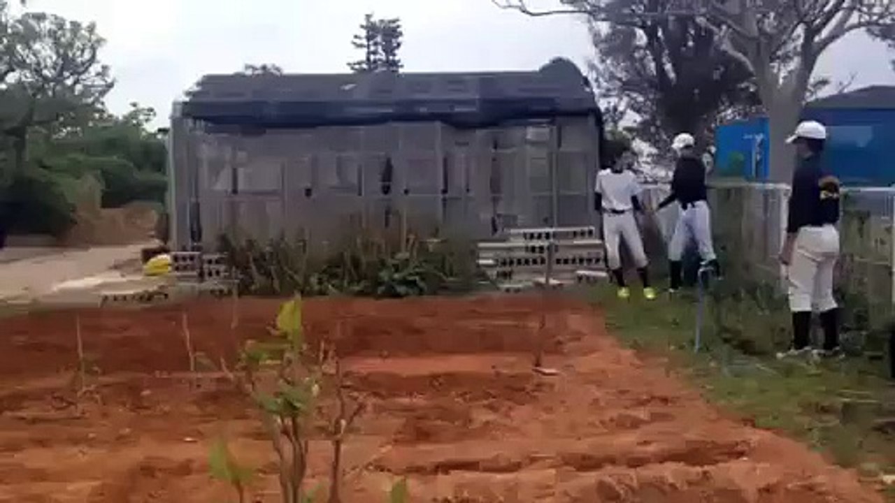 【ドッキリ】熱湯落とし穴に爆笑!!落下してモロ出し!!