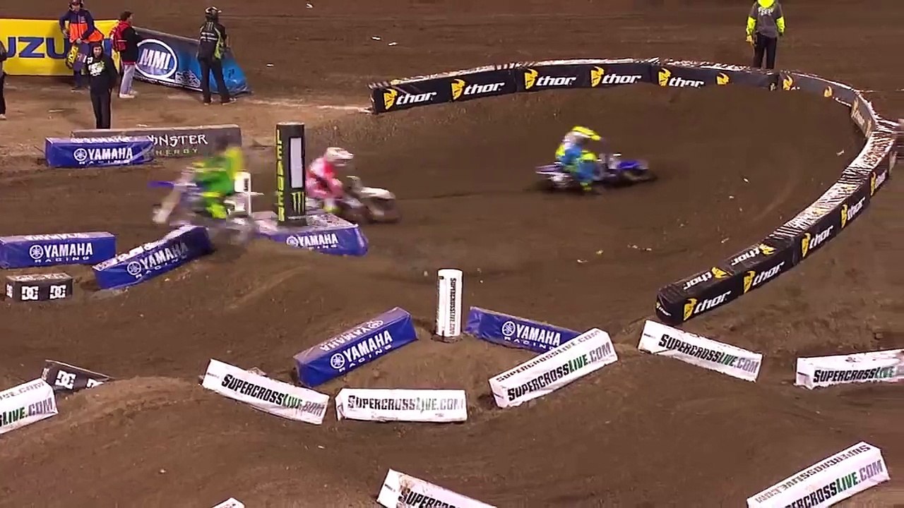 Motocross: ils en viennent aux mains en pleine course