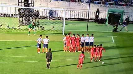 Une tactique de coup-franc hilarante au Japon !