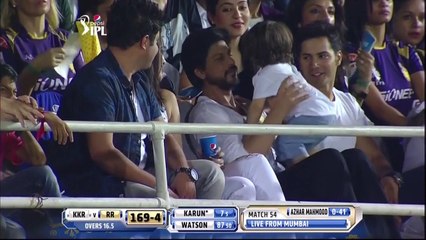 SRK mit Söhnchen AbRam als liebevoller Familienvater - schön zu sehen ...