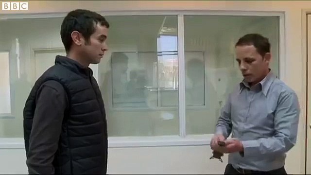 Israeli TV reporter stabbed demonstrating 'knife-proof' vest - BBC News