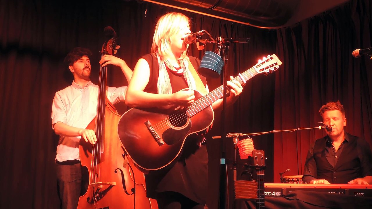 Claudia Koreck - “Stadt Land Fluss” @ sankt peter Cafe in Frankfurt (22. April 2015)