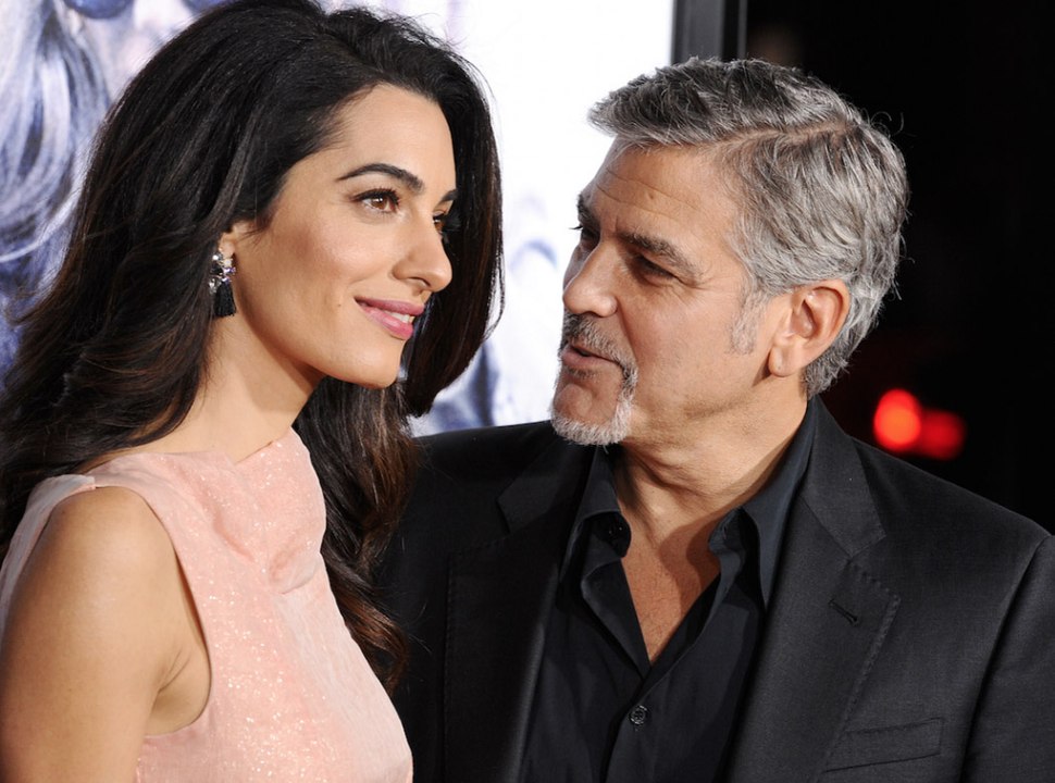 Exclu Vidéo : Voyance 2016 : Georges Clooney : "Il va avoir un petit garçon avec sa femme Amal ! "