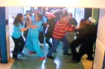 'Ziyaret bitti' Diyen Hemşireye Feci Dayak