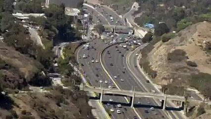 Keeping Up with the Kardashians - Season 3 Episode 3 - Id Rather Go Naked... Or Shopping