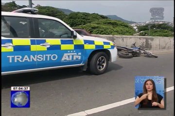Motociclista se estrelló contra un poste y murió