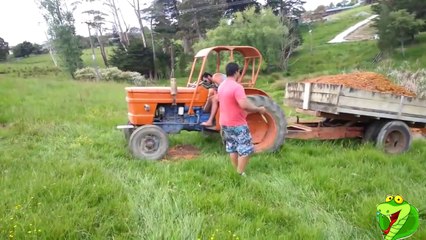 Весёлые и неловкие моменты с трактористами 🚜