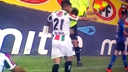 Même les arbitres assistants simulent !