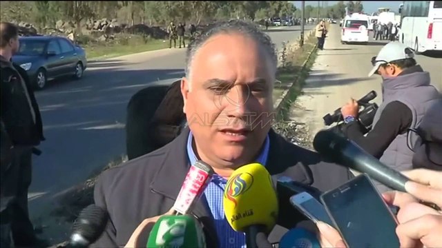 Homs, qindra civilë dhe rebelë sirianë filluan të evakuojnë bazat e tyre