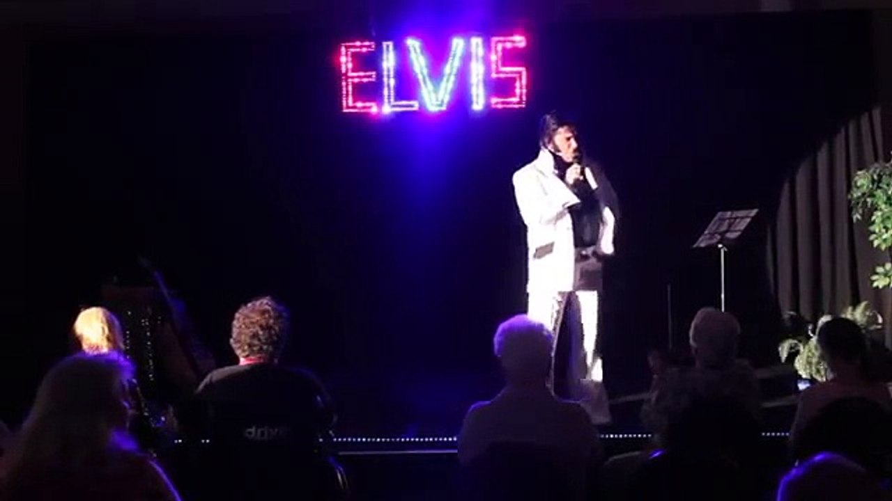 Mike Adams sings 'POLK SALAD ANNIE' at Sheffield Remembers 2013