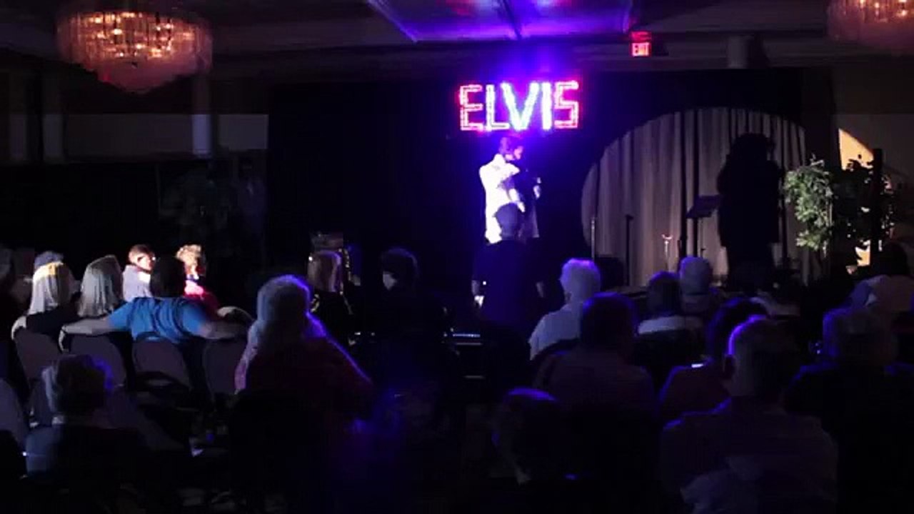 Mike Adams sings 'SUSAN WHEN SHE TRIED' at Sheffield Remembers 2013