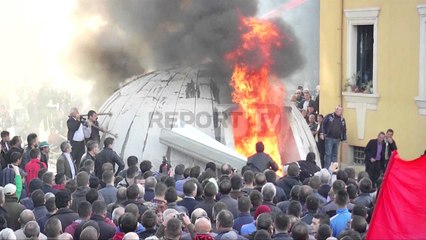 Report TV - Basha-Veliajt: Për gjobën do të të çoj një kastravec 163 mm