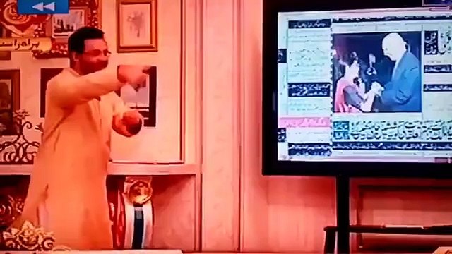 Amir Liaquat Badly Making Fun of Sartaj Aziz & Sushma Swaraj Meeting