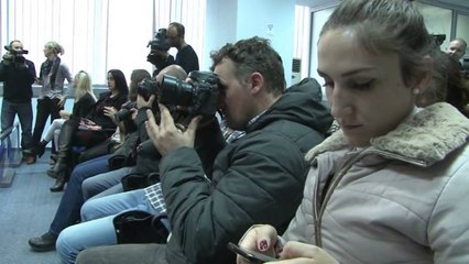 KRYEMINISTRI ISA MUSTAFA FTON NE TRYEZEN E DIALOGUT OPOZITEN KOSOVARE LAJM