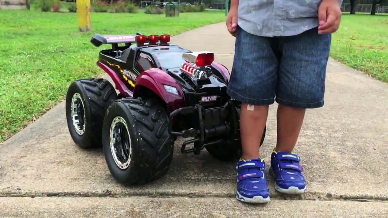GIANT RC MONSTER TRUCK Remote Control toys Cars for kids Playtime at the Park Egg Surprise