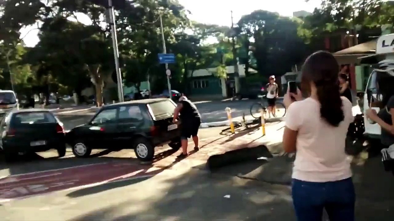 Que fazer quando alguem estaciona mal o carro