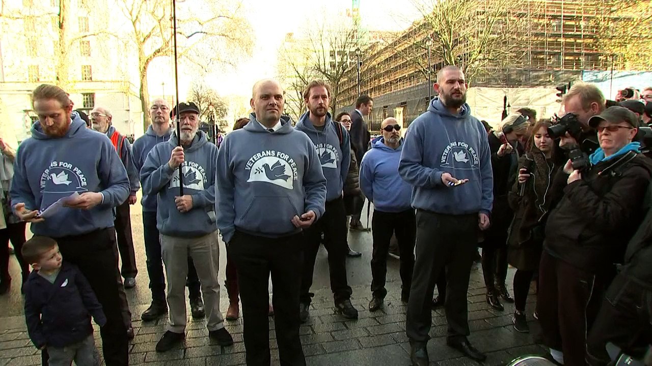 War veterans discard medals over Syria airstrikes