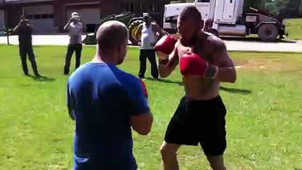 Army (Ranger) Reservist vs Local MMA fighter, trash talking at work handled promptly_(640x360)