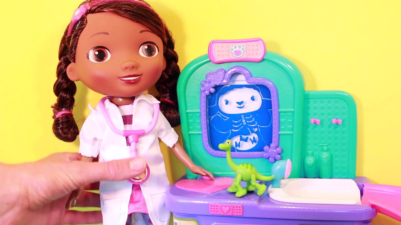 Doc Helping GOOD DINOSAUR ARLO ❤ Talking Doc McStuffins Doctor Playset Check Up Doll