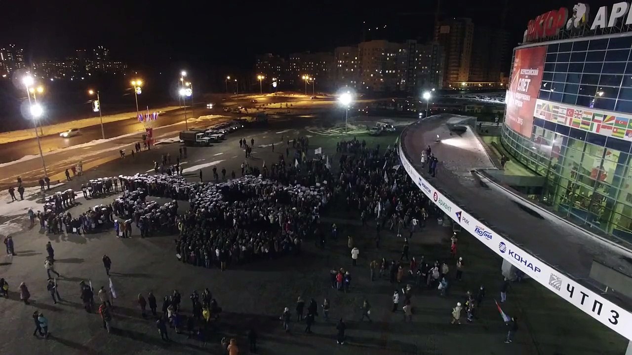 Две тысячи человек выстроились в портрет Путина