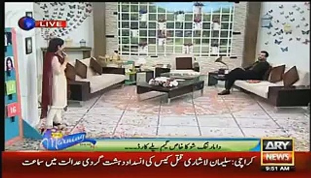 عامر لیاقت لائیو شو میں صنم بلوچ کے ساتھ فلرٹ کرتے ہوئے