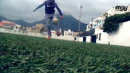 على شاكلة كبار لاعبي كرة القدم العالمية شابان تونسيان يبدعان في فن التلاعب بالكرة ‫#‏مواهب_تونسية‬