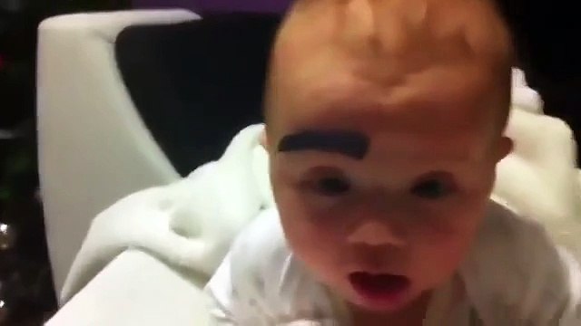 Вот, что происходит, когда оставляешь мужа с ребенком