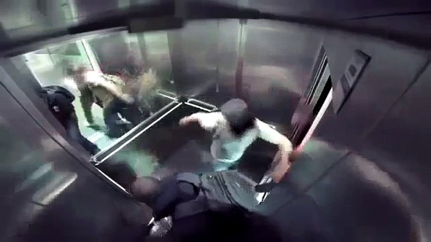 Der Furz im Aufzug. Lustiges Video zum totlachen.
