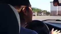 Kızına Araba Sürmeyi Öğreten Anne