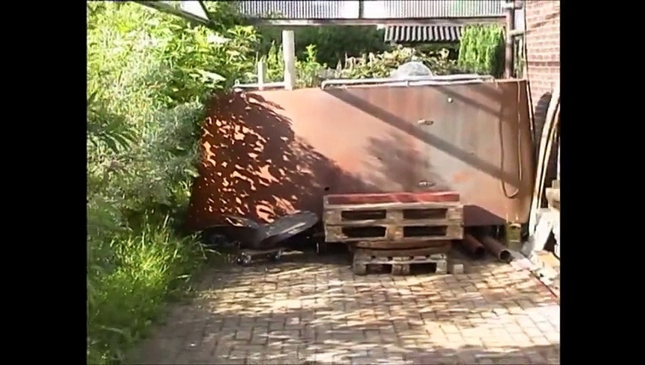 Ce mec a construit un sous-marin tout seul ! Regardez sa première plongée !