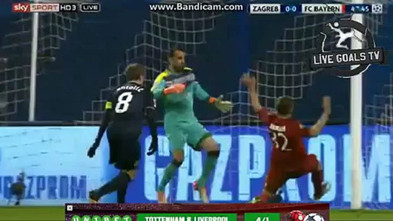 Robert Lewandowski Amazing Skills Dinamo Zagreb 0 - 0 Bayern Munchen (UCL) 2015