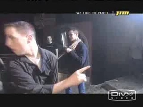 Hardstyle Jumping People