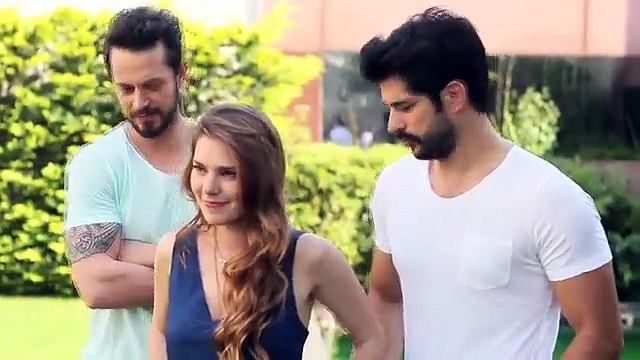 Burak Özçivit ile Murat Boz'un Mobiletle İmtihanı