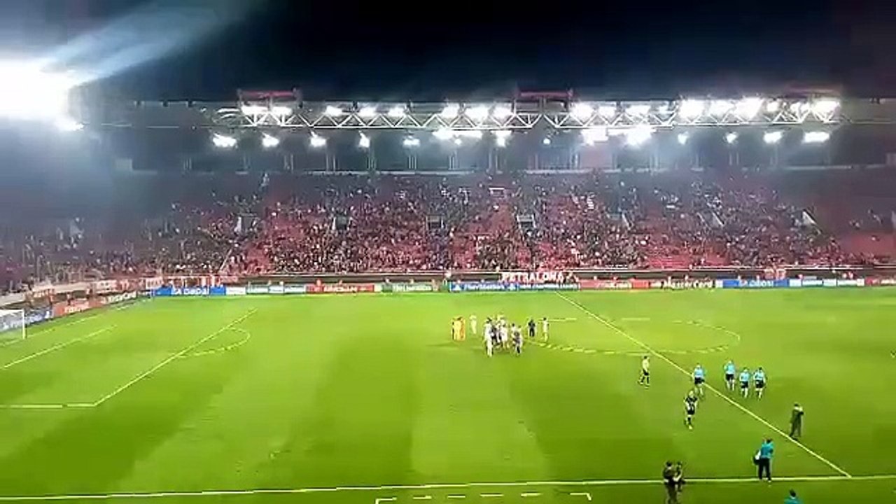 Παίκτες και κόσμος μετά το τέλος του αγώνα