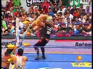 03 Dr. Wagner Jr. & La Hermandad Extrema vs. Los Perros del Mal